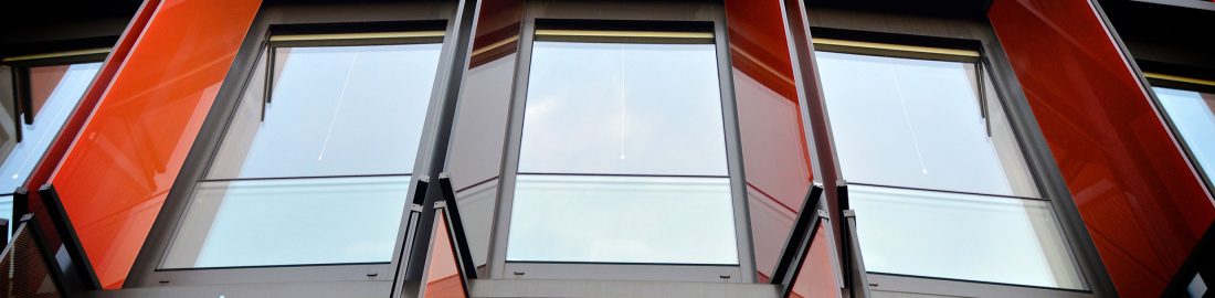 window-2996877_1920-1100x270